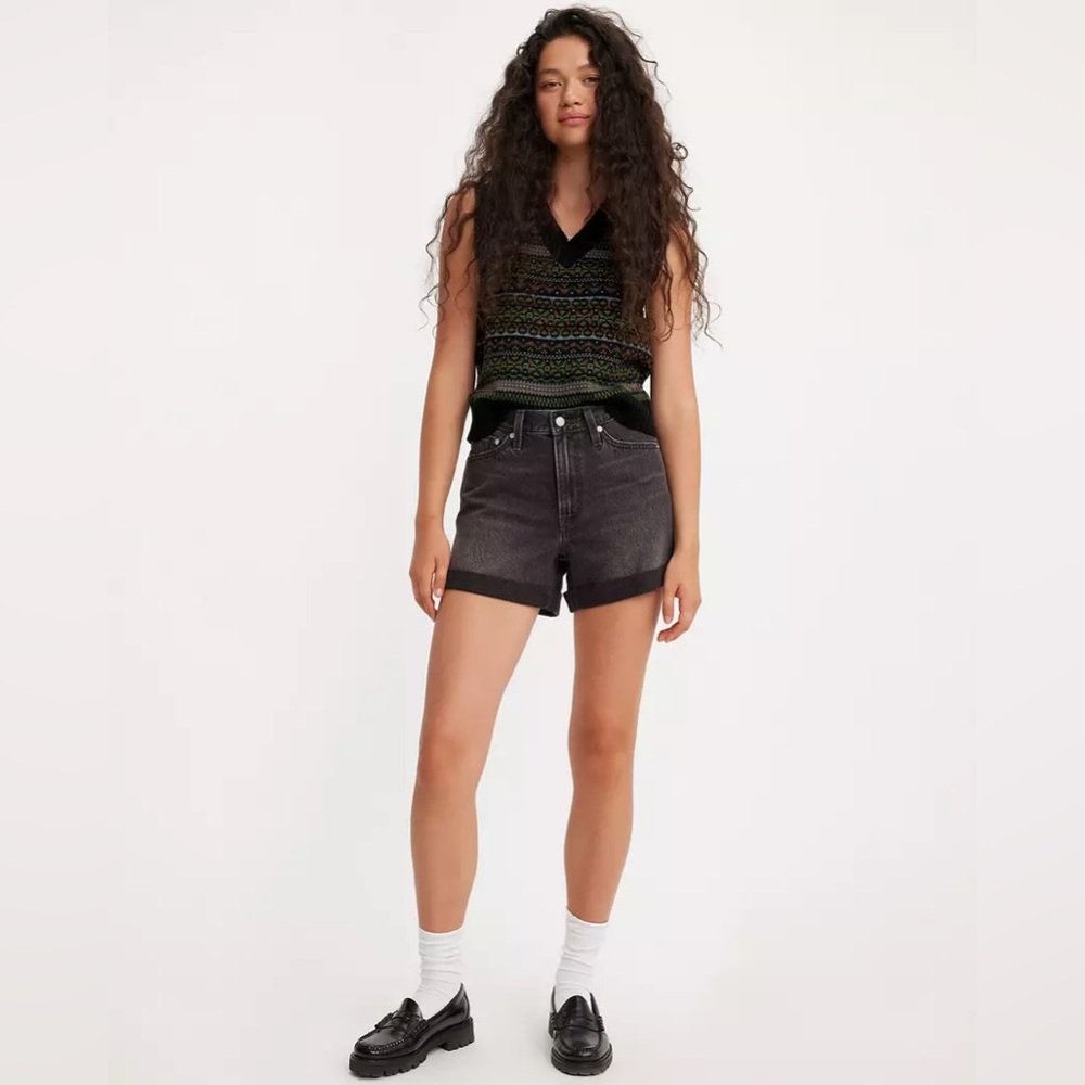 Levi’s rolled 80s mom shorts